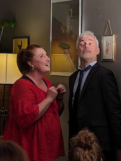 Pièces de théâtre en scène, spectacle vivant, art dramatique lors de la représentation, exposition artistique, évènement culturel à Paris.